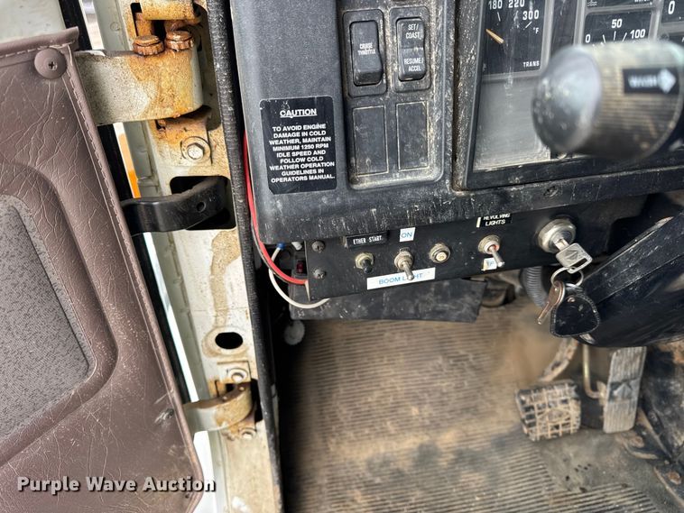 image for item ER0407 1999 International 4900 sewer jetter truck