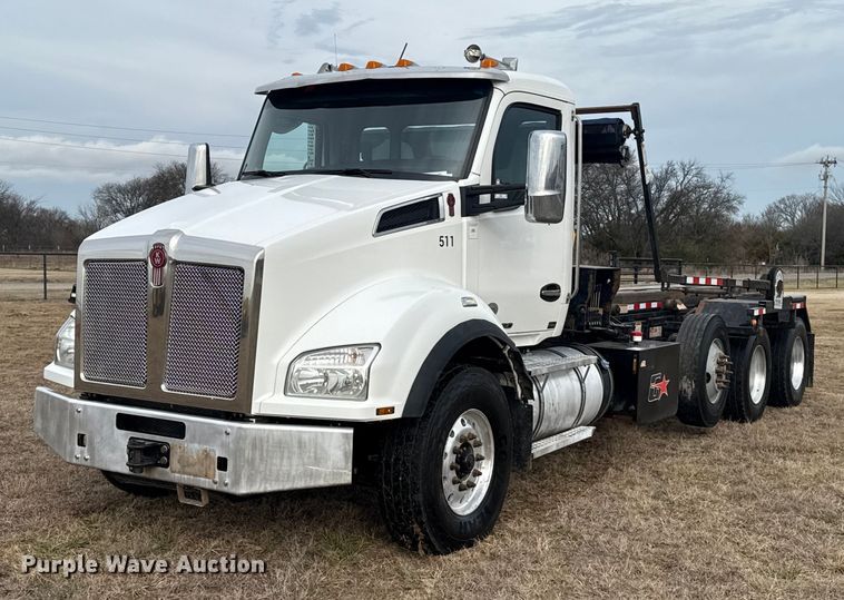 image for item ES5831 2020 Kenworth T880 roll-off container truck