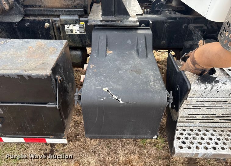 image for item ES5831 2020 Kenworth T880 roll-off container truck