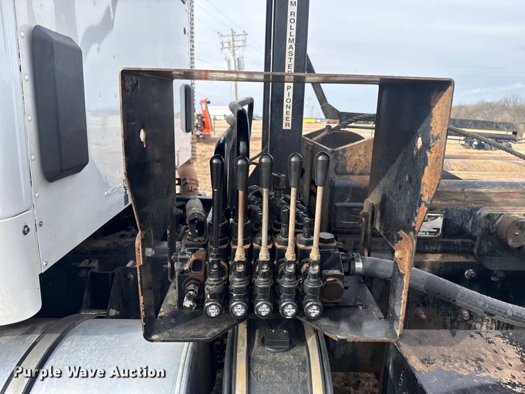 image for item ES5831 2020 Kenworth T880 roll-off container truck