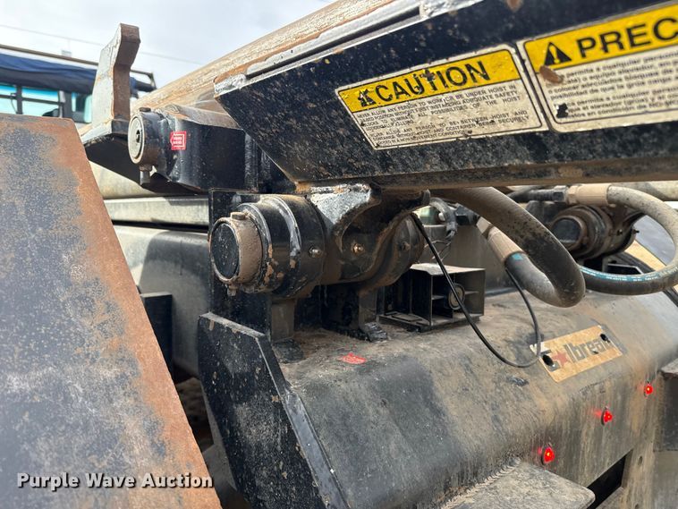 image for item ES5831 2020 Kenworth T880 roll-off container truck