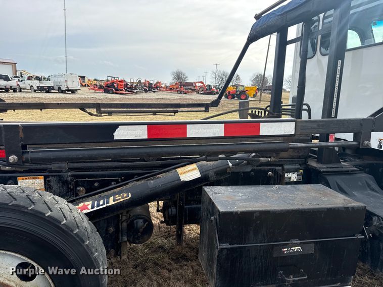 image for item ES5831 2020 Kenworth T880 roll-off container truck