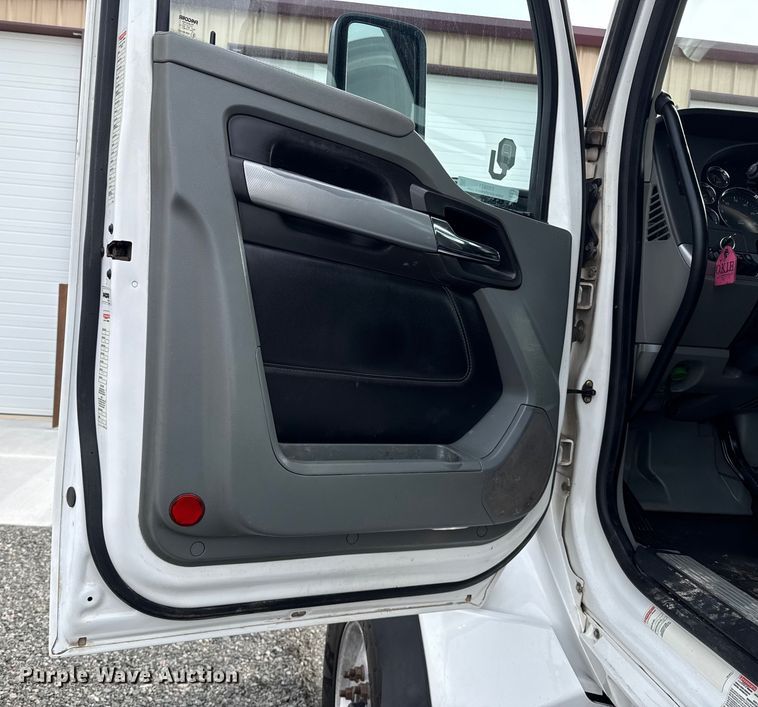 image for item ES5831 2020 Kenworth T880 roll-off container truck