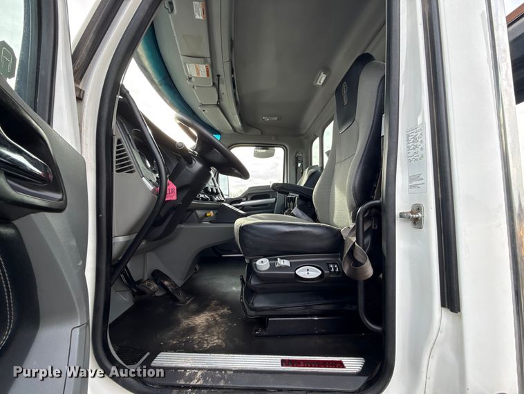 image for item ES5831 2020 Kenworth T880 roll-off container truck