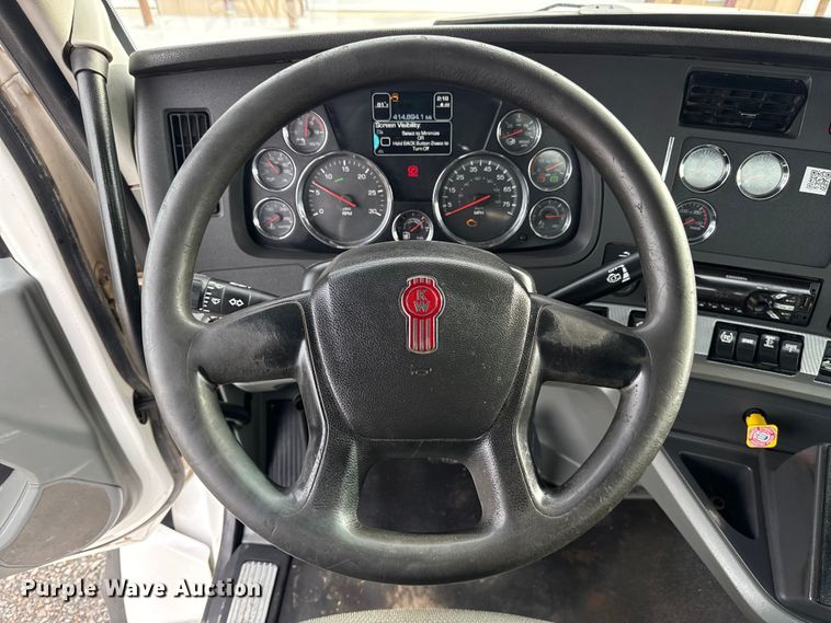 image for item ES5831 2020 Kenworth T880 roll-off container truck