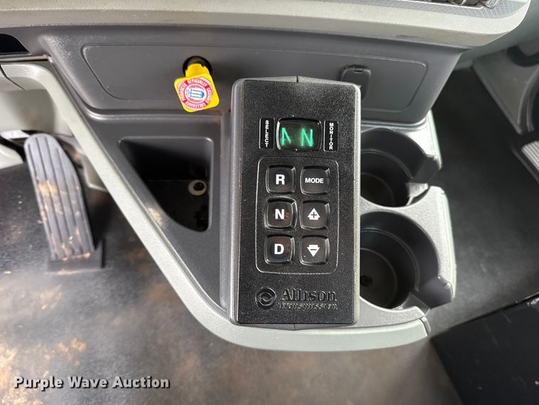 image for item ES5831 2020 Kenworth T880 roll-off container truck