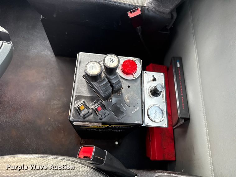 image for item ES5831 2020 Kenworth T880 roll-off container truck