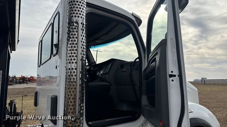 image for item ES5831 2020 Kenworth T880 roll-off container truck