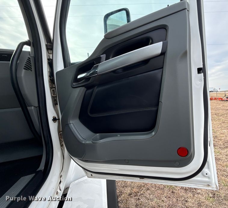 image for item ES5831 2020 Kenworth T880 roll-off container truck