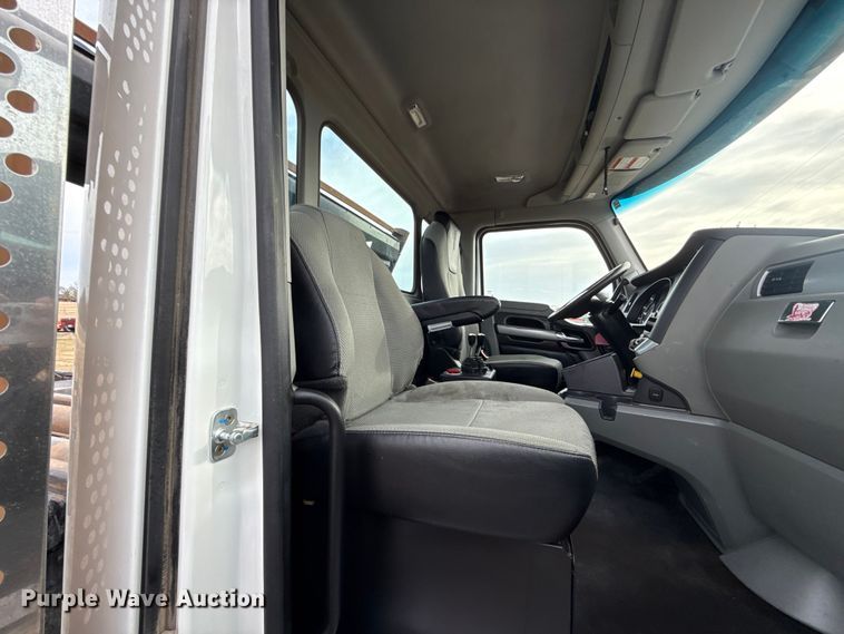 image for item ES5831 2020 Kenworth T880 roll-off container truck