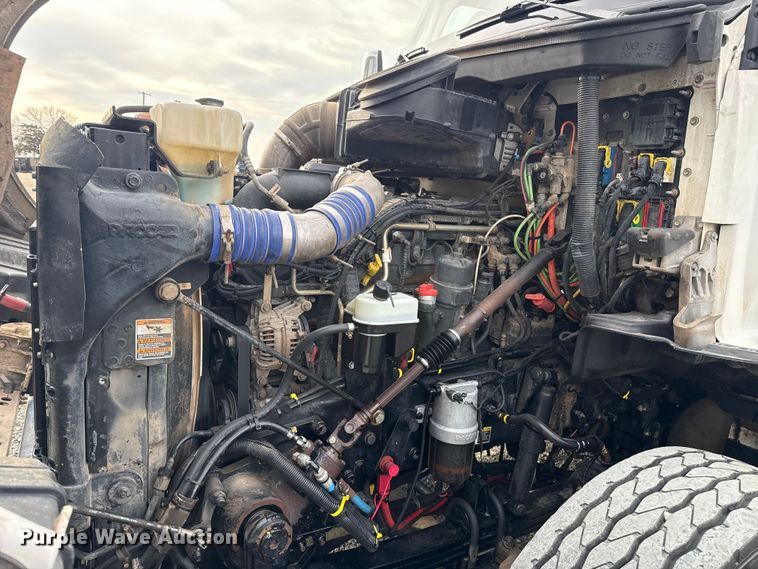 image for item ES5831 2020 Kenworth T880 roll-off container truck