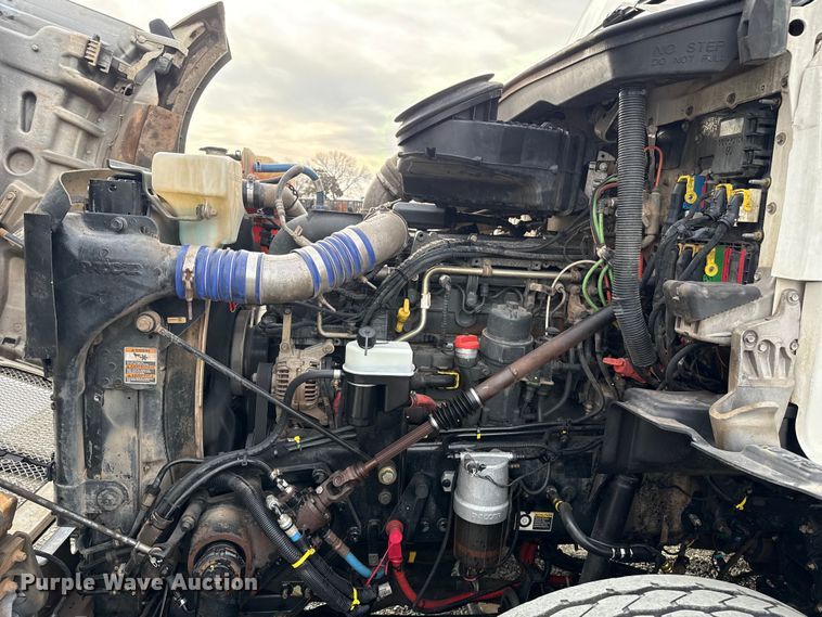 image for item ES5831 2020 Kenworth T880 roll-off container truck