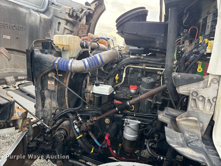 image for item ES5831 2020 Kenworth T880 roll-off container truck