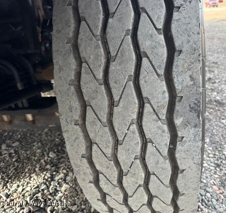 image for item ES5831 2020 Kenworth T880 roll-off container truck