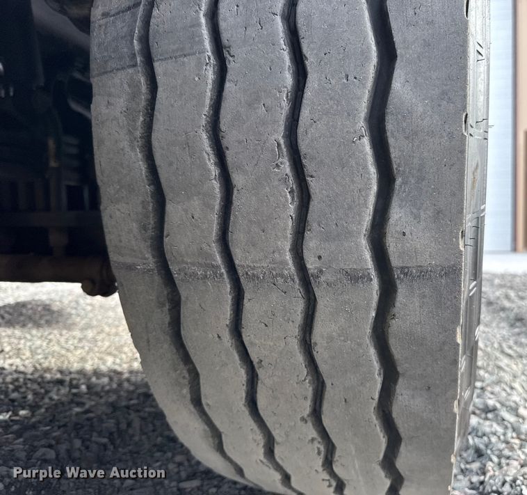 image for item ES5831 2020 Kenworth T880 roll-off container truck