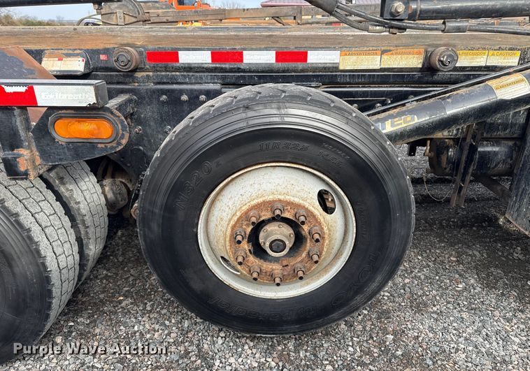 image for item ES5831 2020 Kenworth T880 roll-off container truck