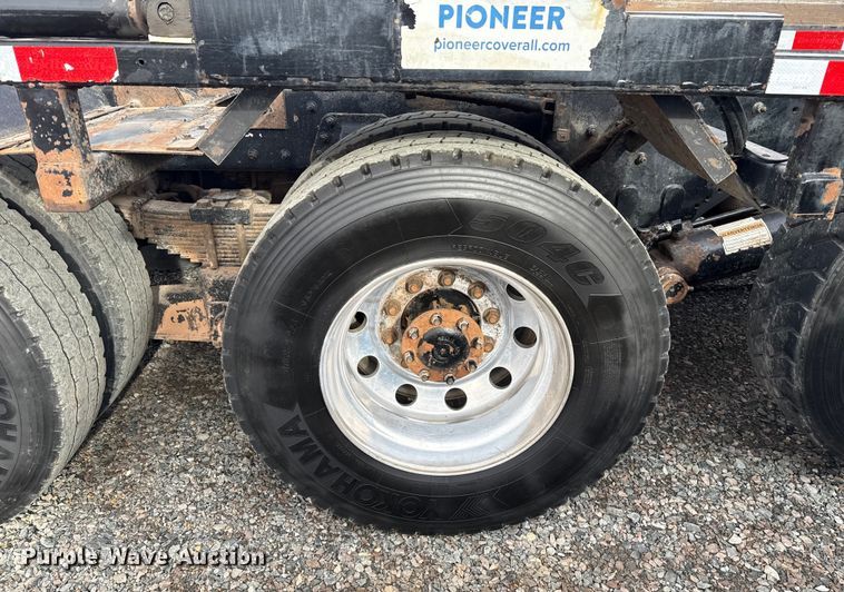 image for item ES5831 2020 Kenworth T880 roll-off container truck