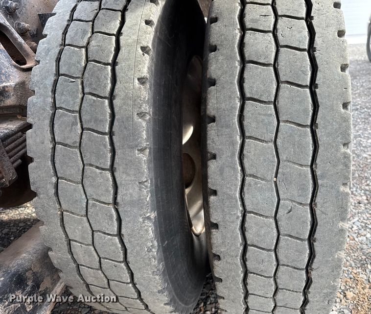 image for item ES5831 2020 Kenworth T880 roll-off container truck