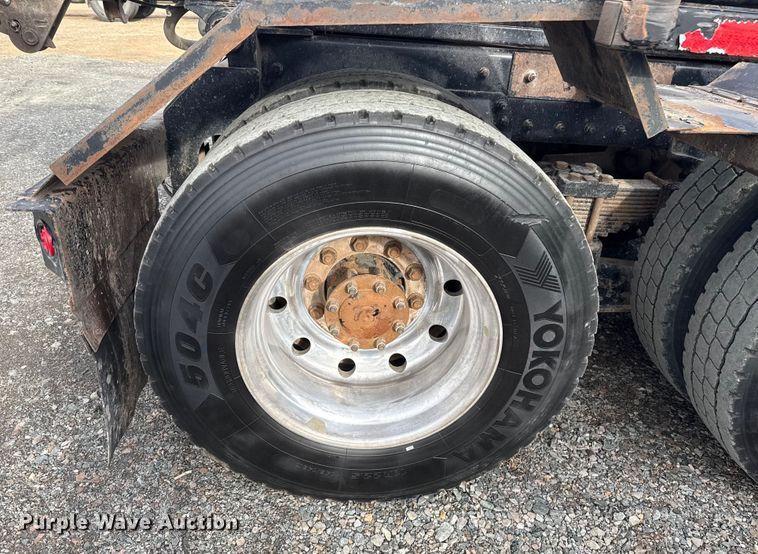 image for item ES5831 2020 Kenworth T880 roll-off container truck