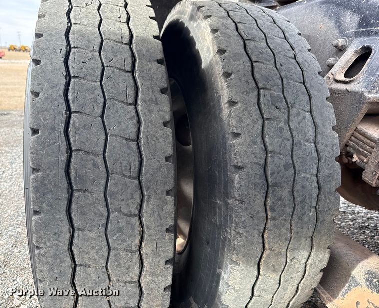 image for item ES5831 2020 Kenworth T880 roll-off container truck