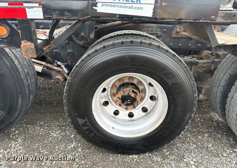 image for item ES5831 2020 Kenworth T880 roll-off container truck