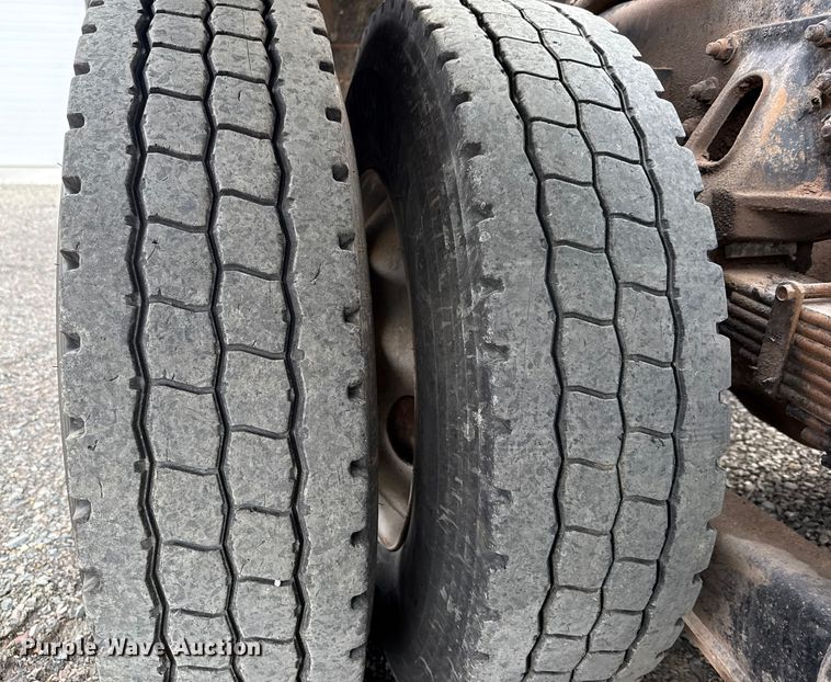 image for item ES5831 2020 Kenworth T880 roll-off container truck