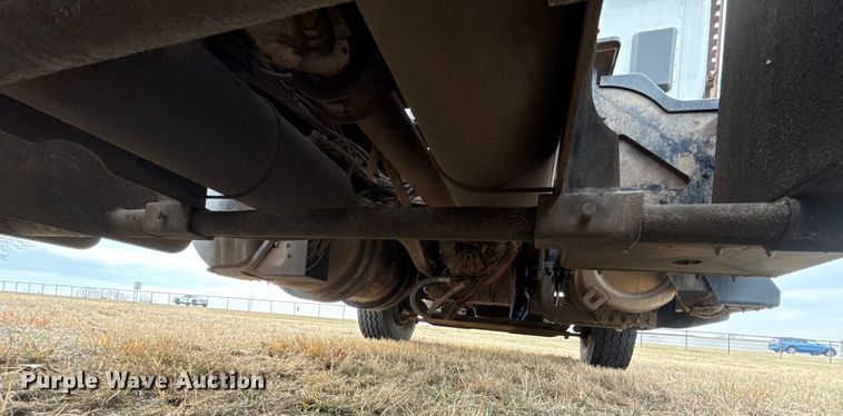 image for item ES5834 2019 Kenworth T880 roll-off container truck