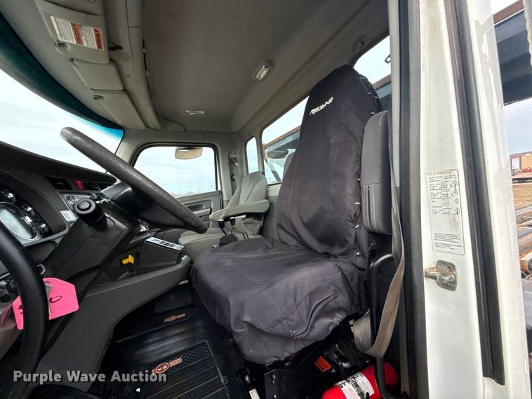 image for item ES5834 2019 Kenworth T880 roll-off container truck