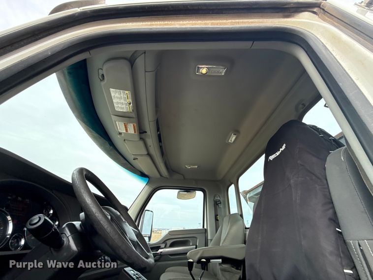 image for item ES5834 2019 Kenworth T880 roll-off container truck