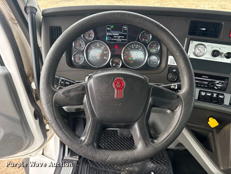 image for item ES5834 2019 Kenworth T880 roll-off container truck