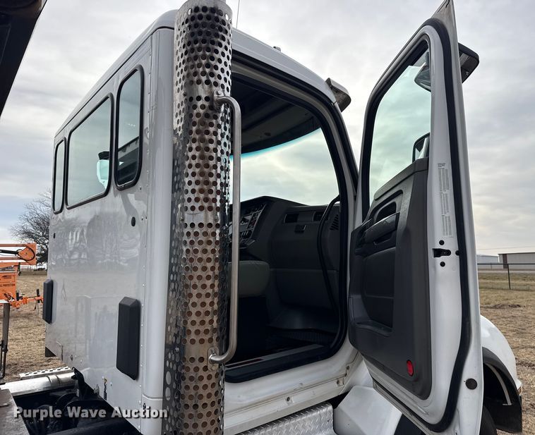 image for item ES5834 2019 Kenworth T880 roll-off container truck