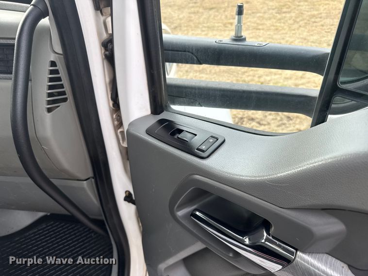 image for item ES5834 2019 Kenworth T880 roll-off container truck