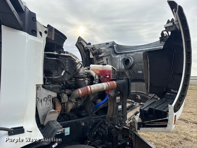 image for item ES5834 2019 Kenworth T880 roll-off container truck