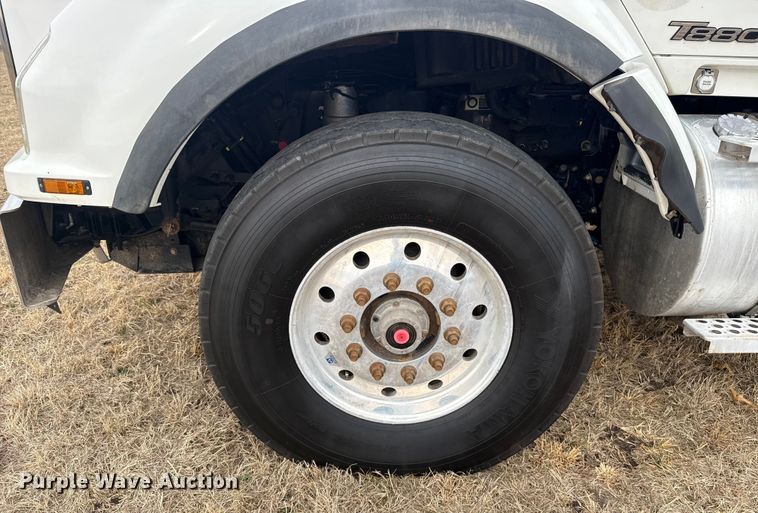 image for item ES5834 2019 Kenworth T880 roll-off container truck