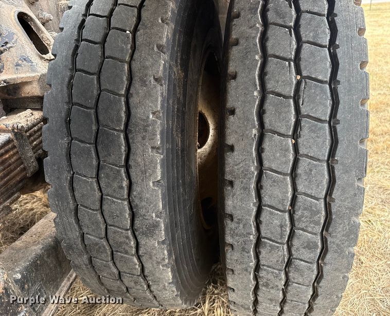 image for item ES5834 2019 Kenworth T880 roll-off container truck