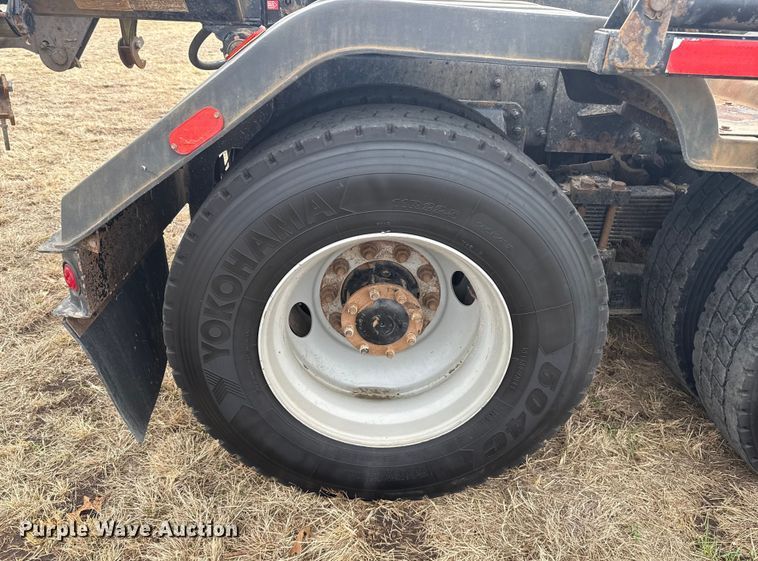 image for item ES5834 2019 Kenworth T880 roll-off container truck