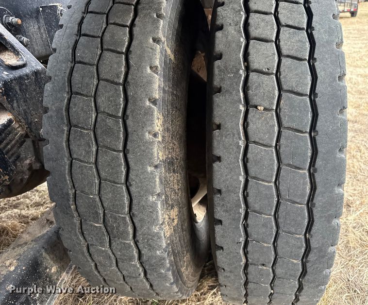 image for item ES5834 2019 Kenworth T880 roll-off container truck