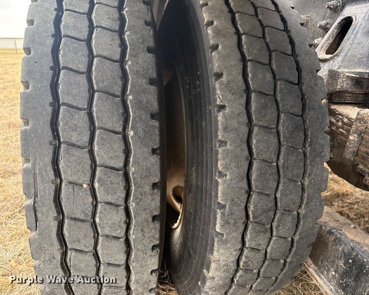 image for item ES5834 2019 Kenworth T880 roll-off container truck