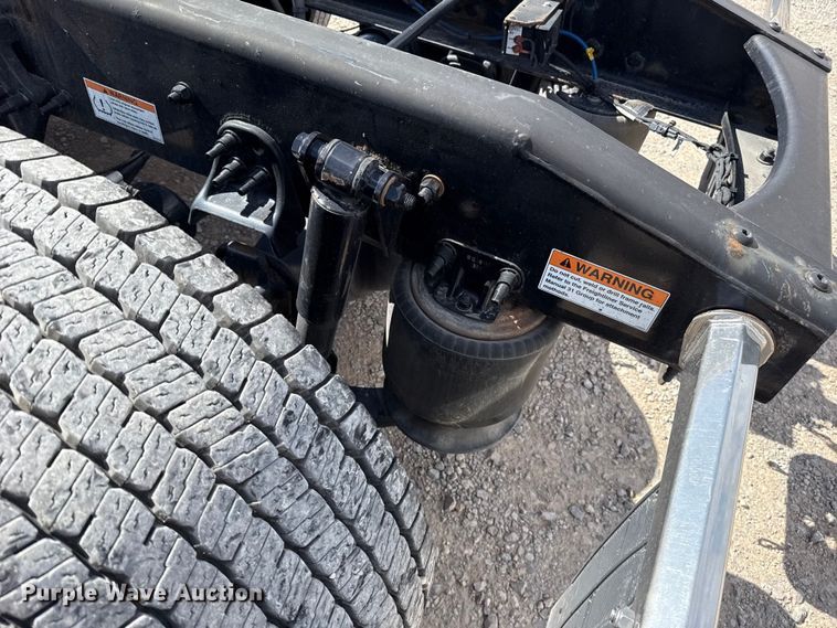 image for item ES5864 2021 Freightliner Cascadia 126 semi truck