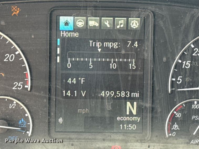 image for item ES5864 2021 Freightliner Cascadia 126 semi truck