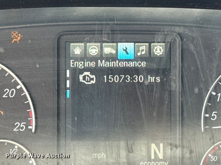 image for item ES5864 2021 Freightliner Cascadia 126 semi truck