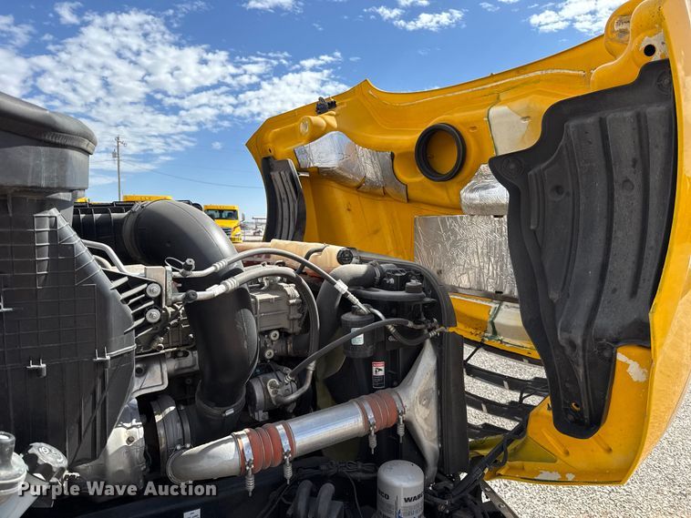 image for item ES5864 2021 Freightliner Cascadia 126 semi truck