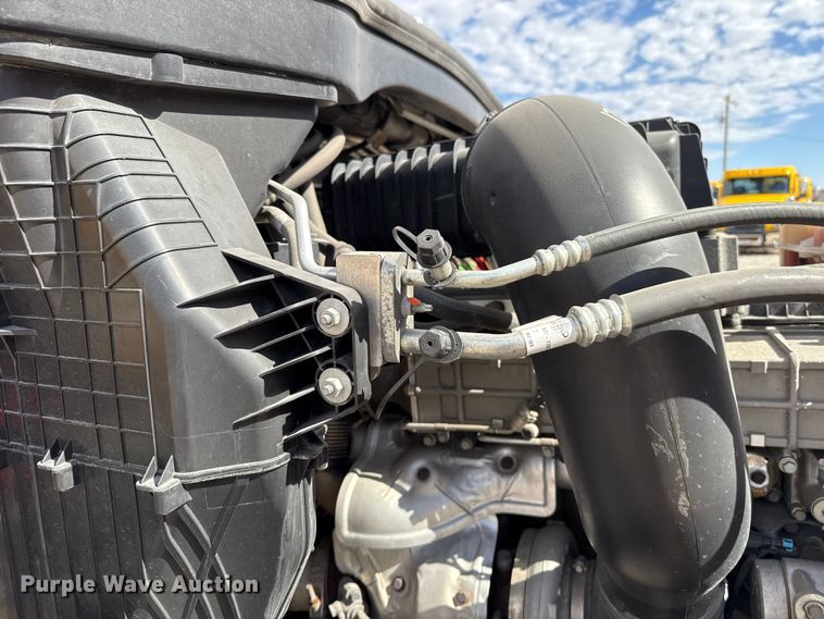 image for item ES5864 2021 Freightliner Cascadia 126 semi truck