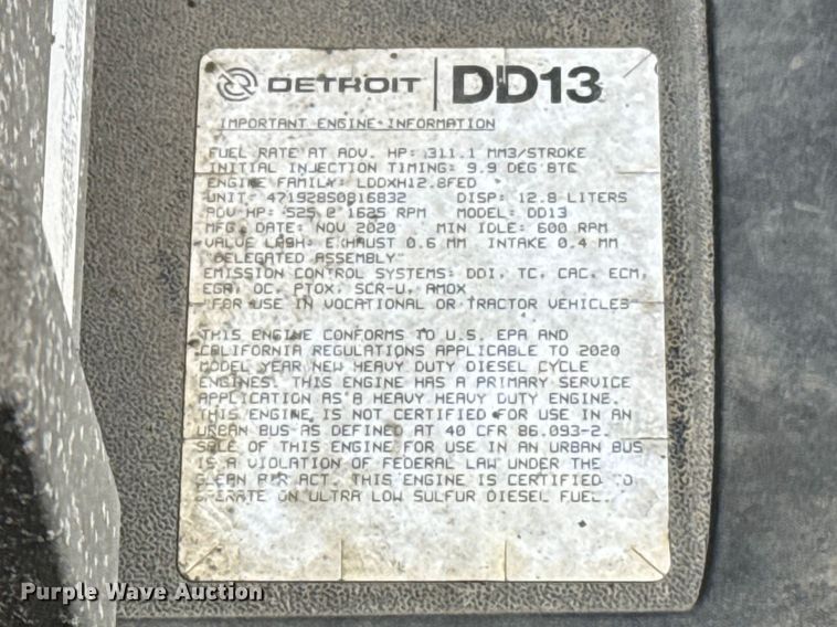 image for item ES5864 2021 Freightliner Cascadia 126 semi truck