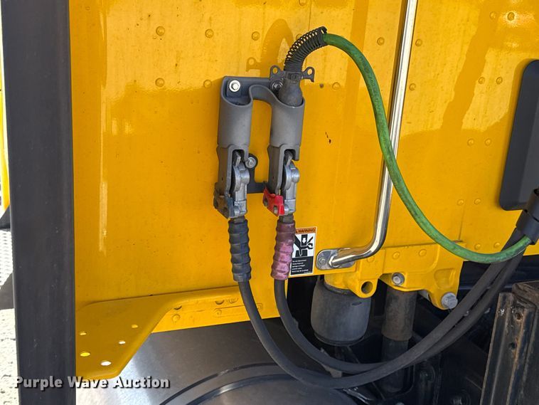 image for item ES5865 2022 Kenworth T680 semi truck