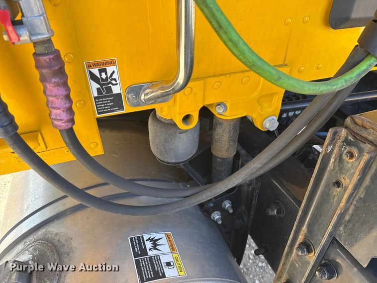 image for item ES5865 2022 Kenworth T680 semi truck