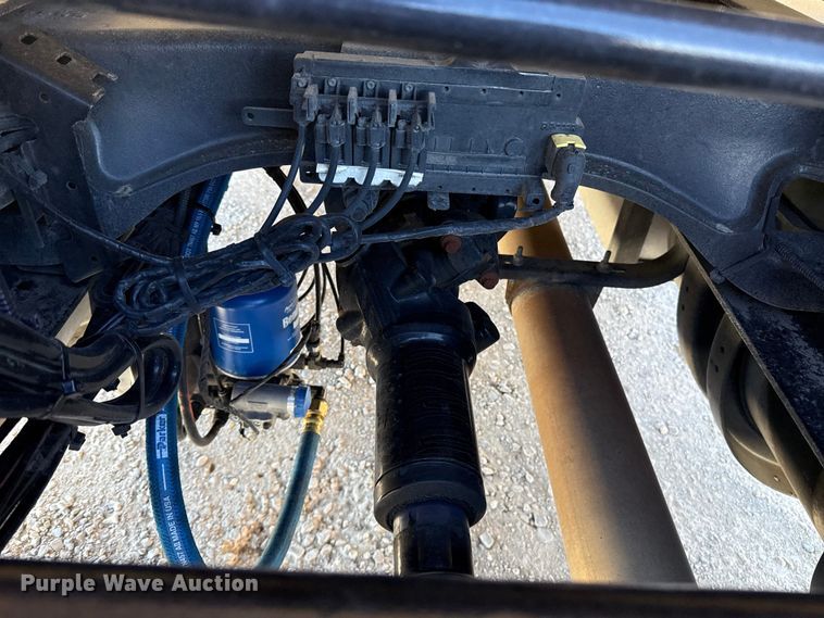 image for item ES5865 2022 Kenworth T680 semi truck