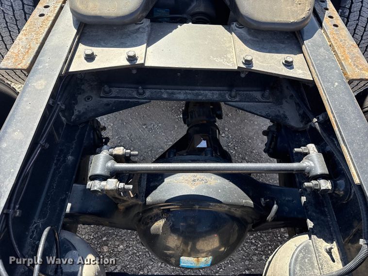 image for item ES5865 2022 Kenworth T680 semi truck