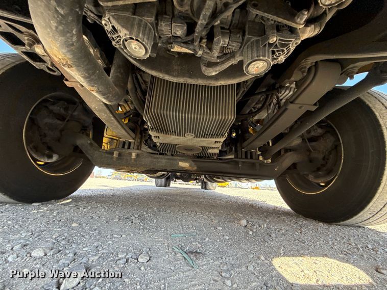 image for item ES5865 2022 Kenworth T680 semi truck