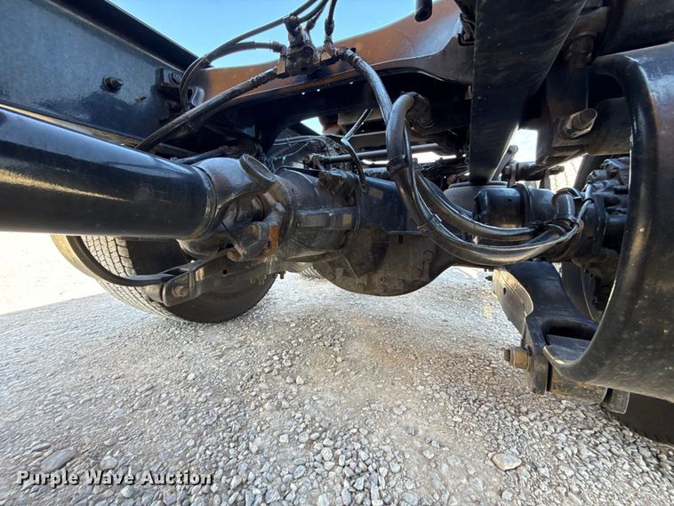 image for item ES5865 2022 Kenworth T680 semi truck